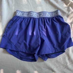 Nike pro flowy shorts